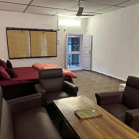 Dreamwoods A Travellers Farm Hostel Дхарамсала Екстериор снимка