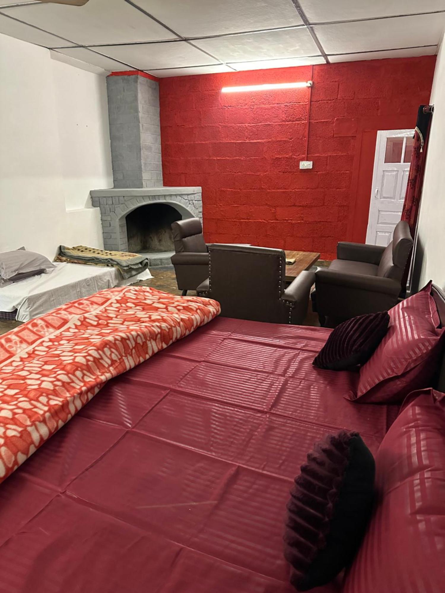 Dreamwoods A Travellers Farm Hostel Дхарамсала Екстериор снимка