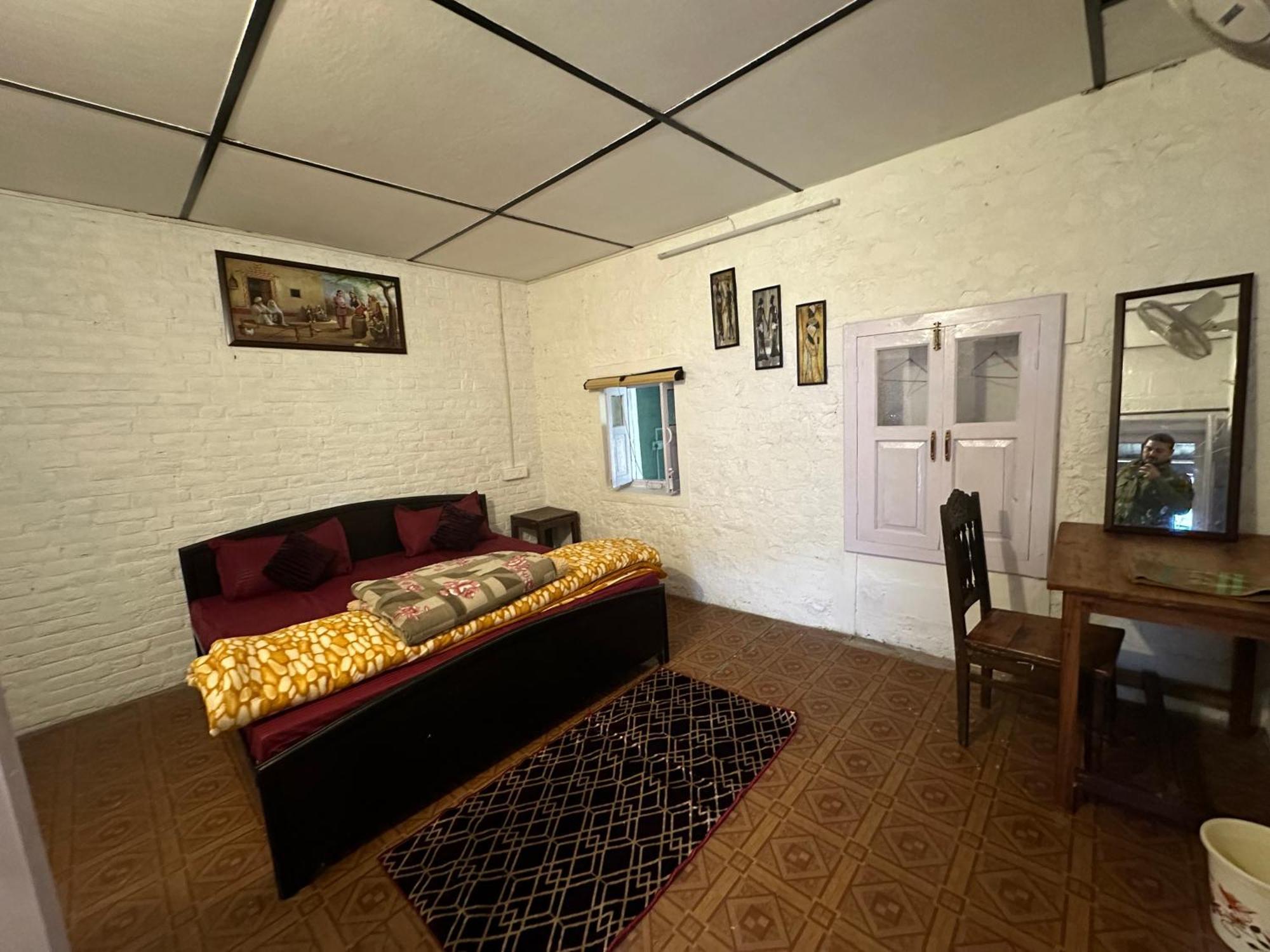 Dreamwoods A Travellers Farm Hostel Дхарамсала Екстериор снимка