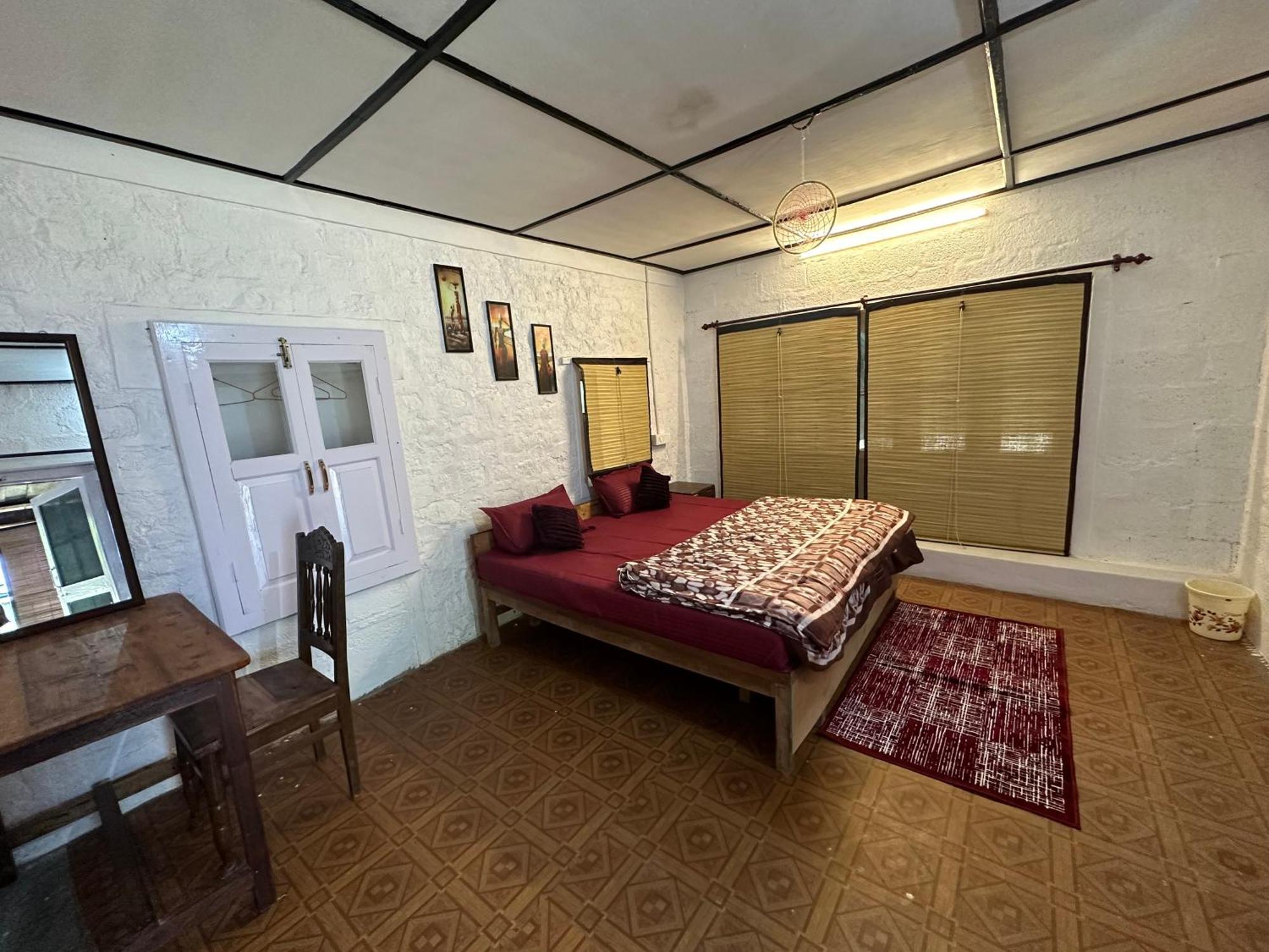 Dreamwoods A Travellers Farm Hostel Дхарамсала Екстериор снимка