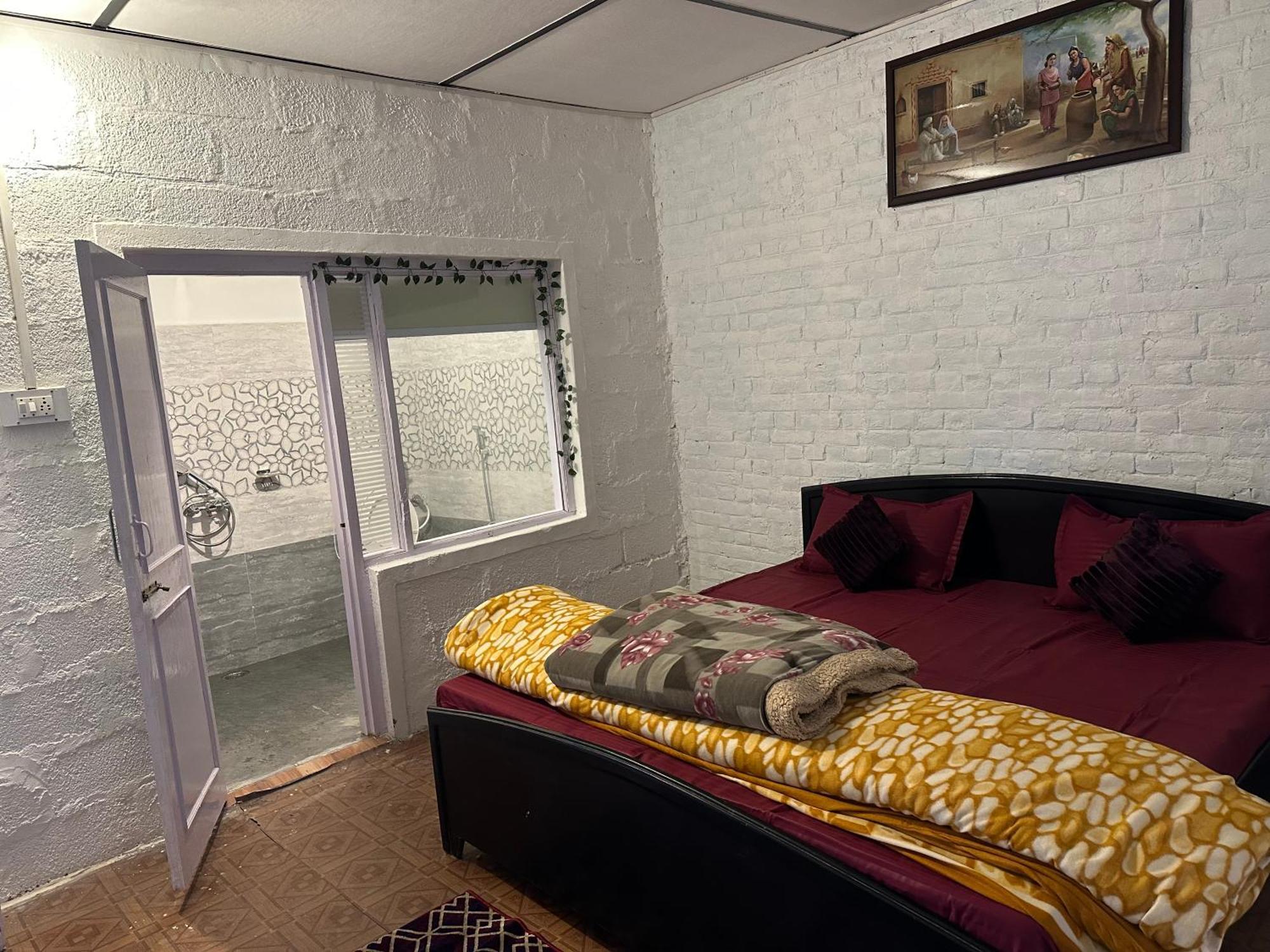 Dreamwoods A Travellers Farm Hostel Дхарамсала Екстериор снимка