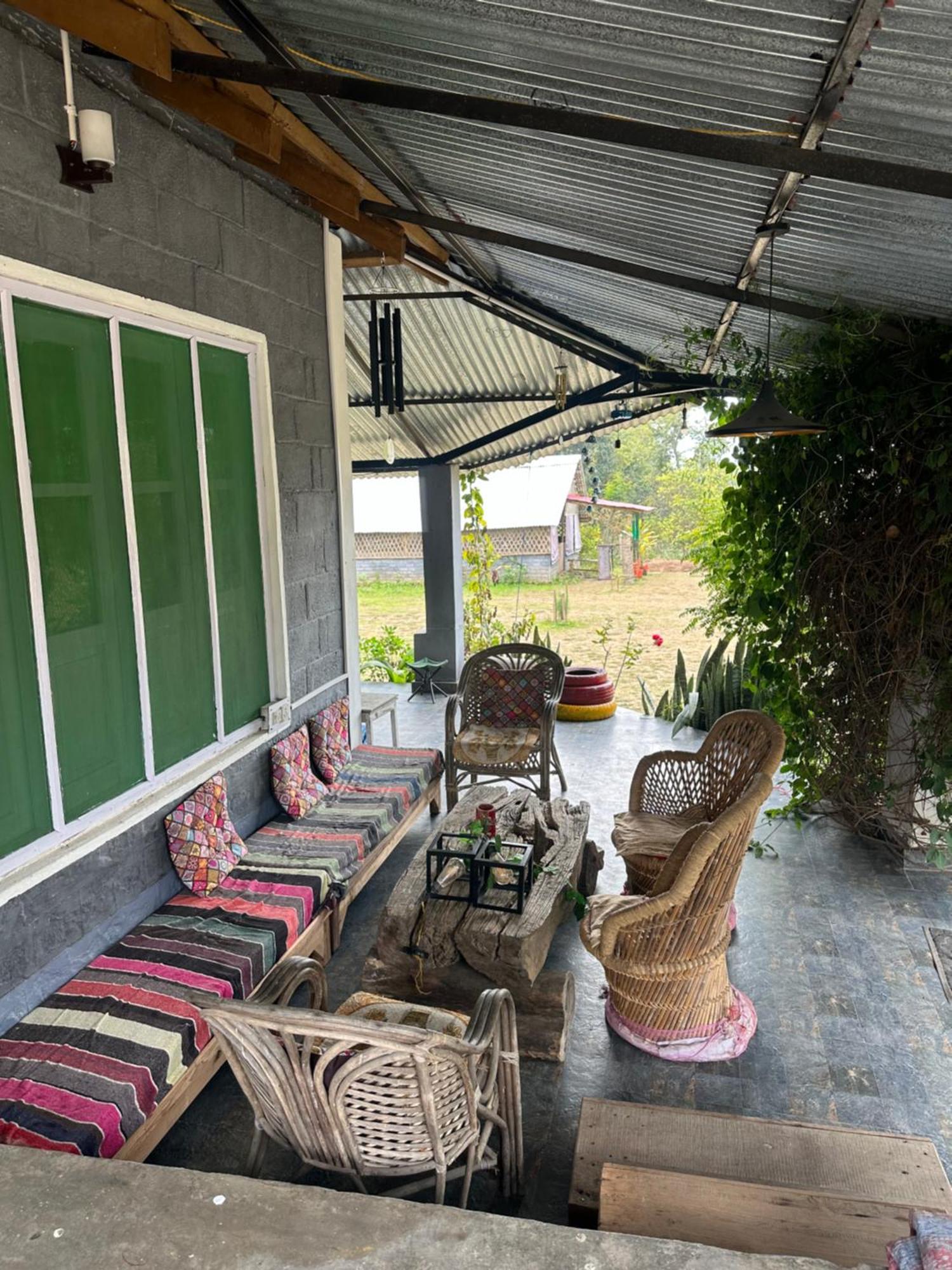 Dreamwoods A Travellers Farm Hostel Дхарамсала Екстериор снимка
