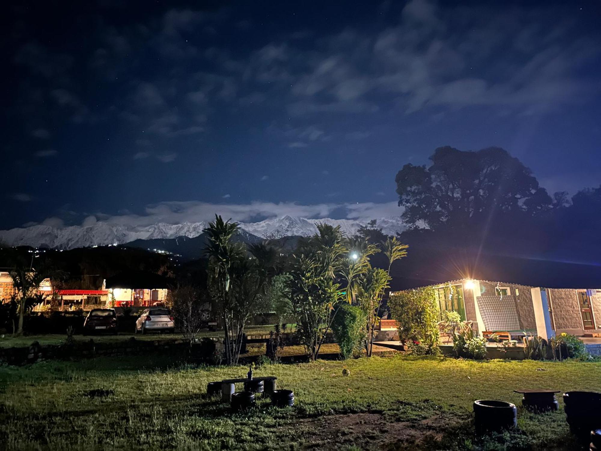 Dreamwoods A Travellers Farm Hostel Дхарамсала Екстериор снимка
