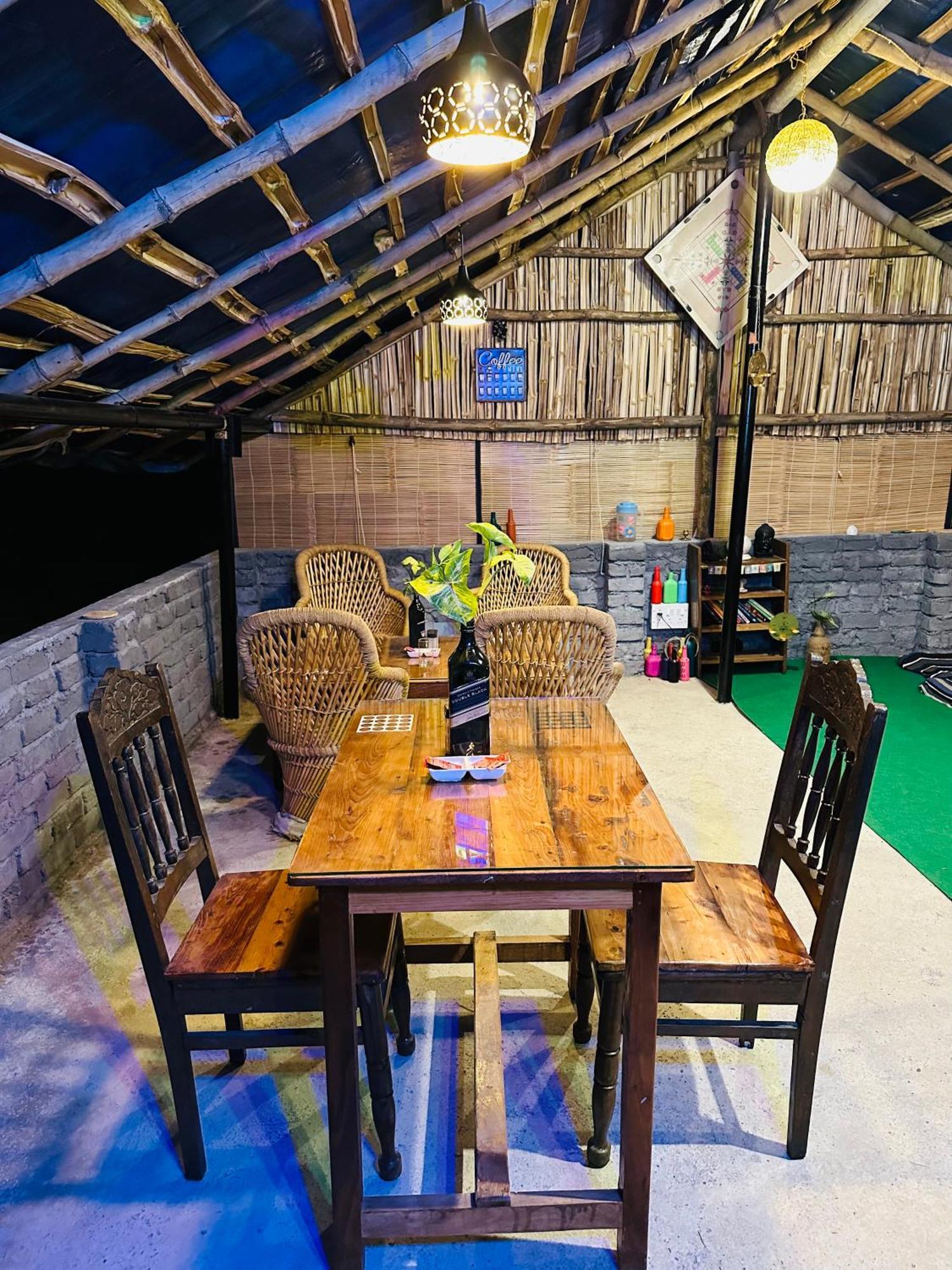 Dreamwoods A Travellers Farm Hostel Дхарамсала Екстериор снимка